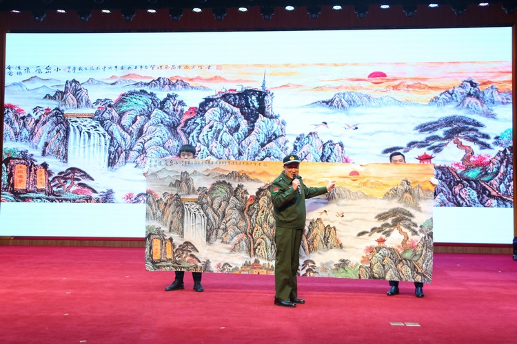 Famous Military Painter Master Dai Jiyang Presented Masterpieces of Painting and Calligraphy to China Coal Group